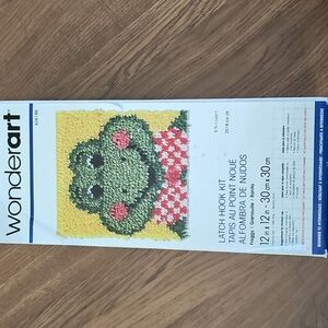 WonderArt Latch Hook Kit FROG